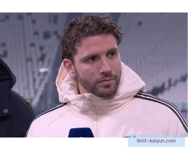 洛卡特利近期比赛表现稳健，状态回暖备受关注。